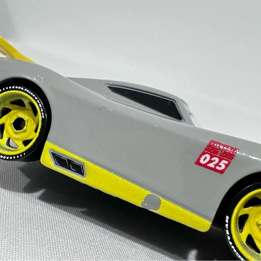 Disney Pixar Cars 3 Trainees Jae #94 & Ernesto #25 Die-cast Mattel